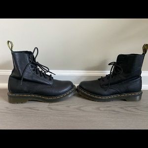 Dr. Martens Women Boots Black - Size 7